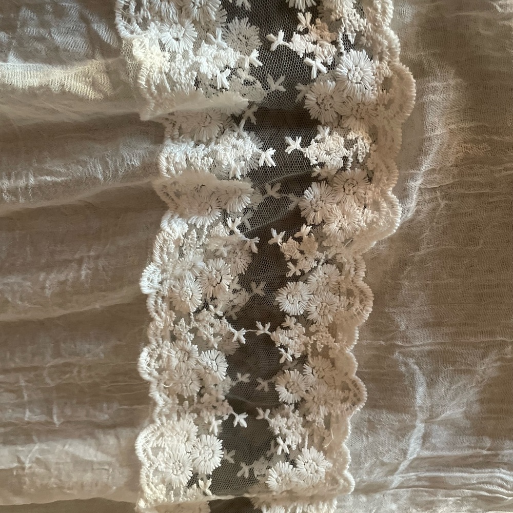Elegant White Floral Lace Scarf Wrap - Picture 6 of 6